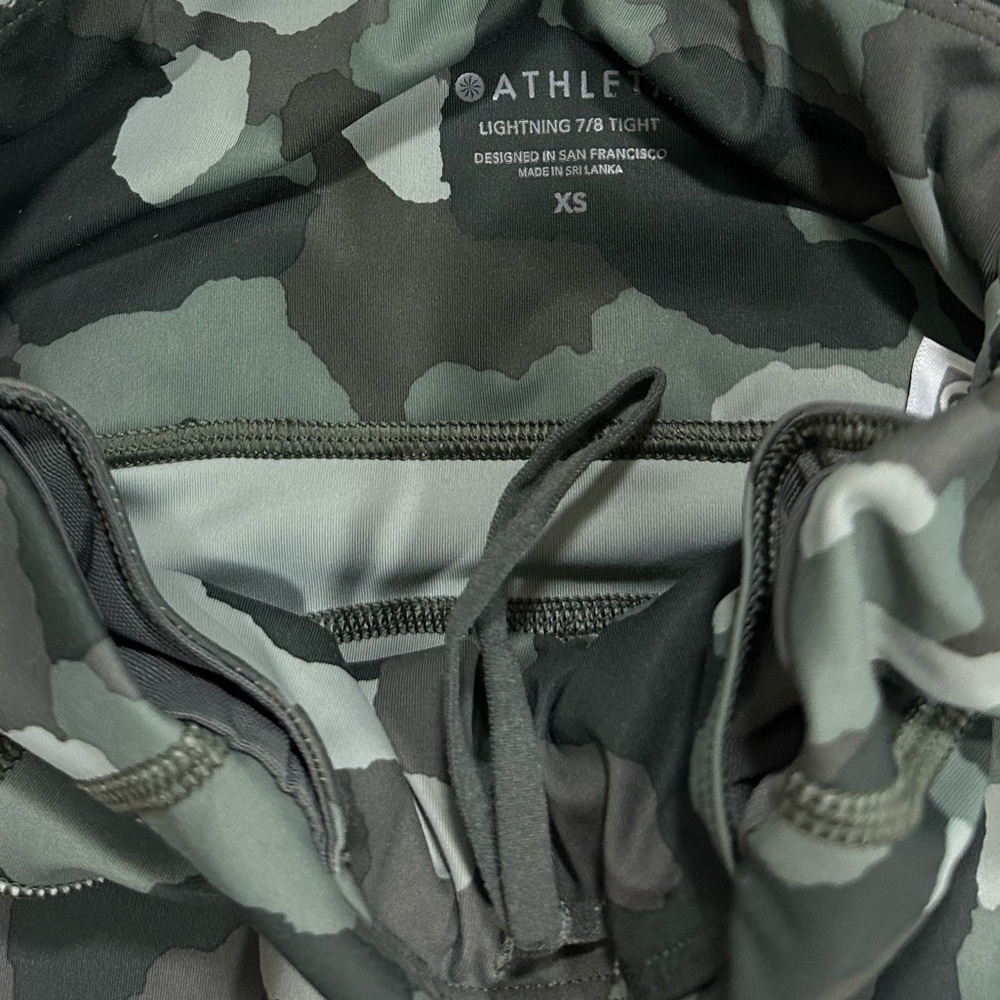 Athleta Lightning Camo 7/8 Tight Leggings in SuperSonic Green Camo Size XS - Picture 8 of 10